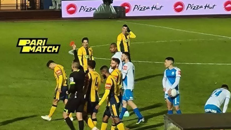 Kόκκινη του Νεοκλέους σε Τόρες μέσω VAR