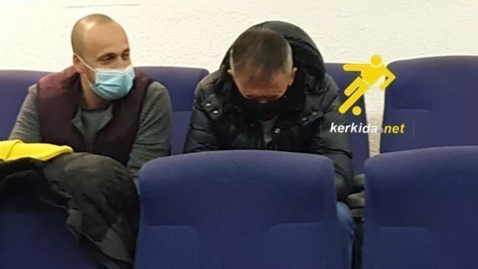 Η προσοχή του στον Απόλλωνα!