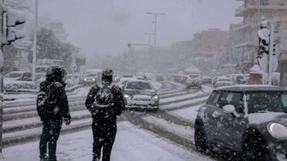 Κακοκαιρία "Ελπίς": Ανοιχτό το ενδεχόμενο να κηρυχθεί η Τρίτη αργία