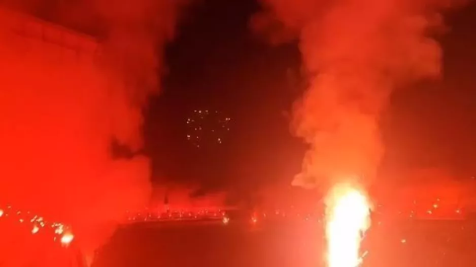 Το "φλεγόμενο" Παπ! (βίντεο)