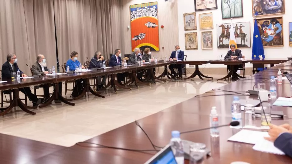 Η σύσκεψη στο Προεδρικό για τα νέα μέτρα