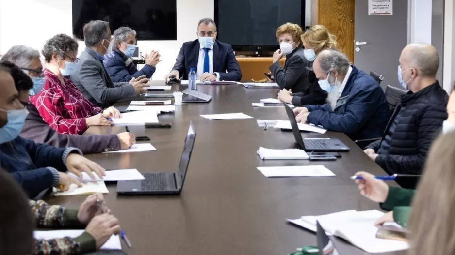 ΕΙΣΗΓΗΣΗ για μια χαλάρωση και αλλαγές σε μέτρα