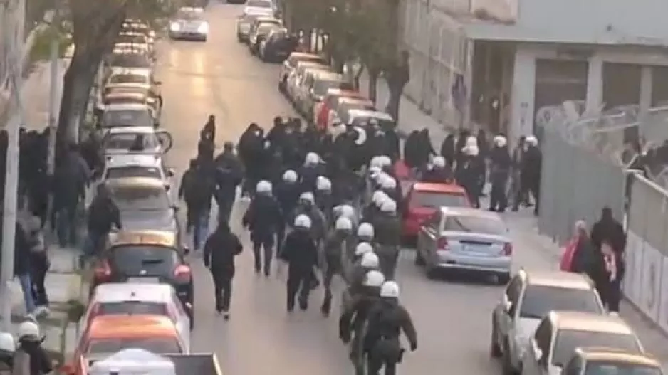 Ένταση έξω από το «Καραϊσκάκης» με οπαδούς της Αταλάντα (βίντεο)