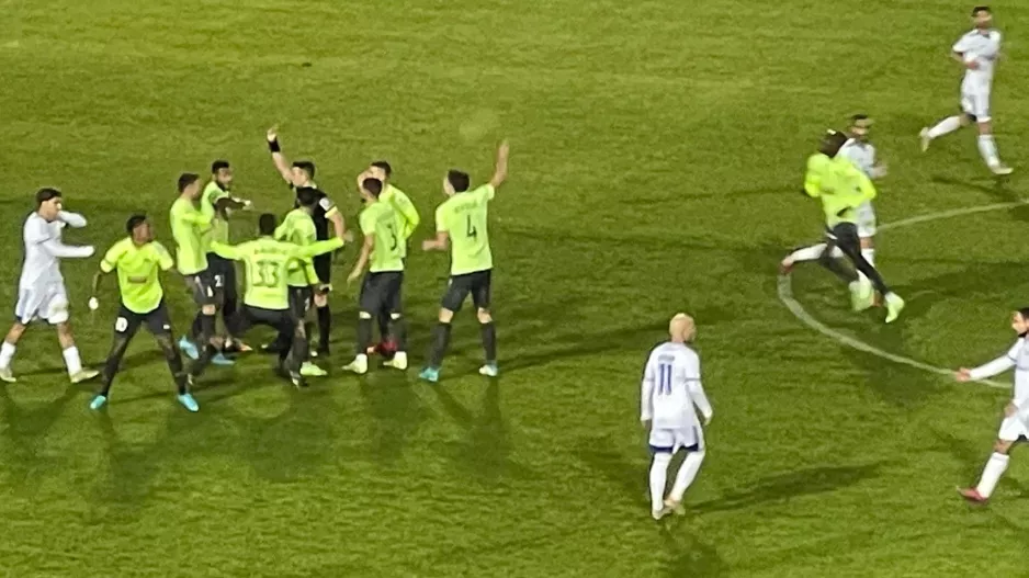 Kίτρινη ο Αβραάμ, ζήτησαν κόκκινη οι Παφίτες (φώτος)