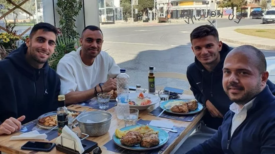 Ανορθωσιάτικο τραπέζι!
