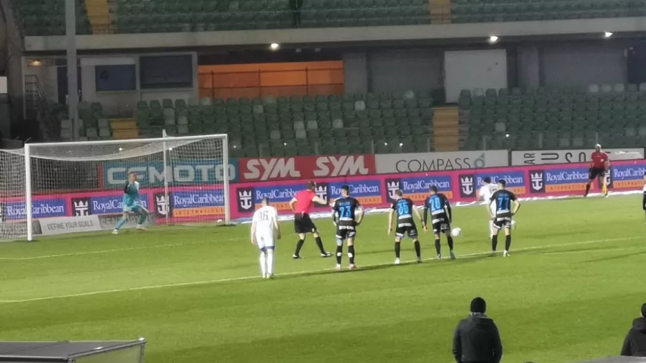 Onfield review, πέναλτι και 2-2 ο Λάζαρος! 