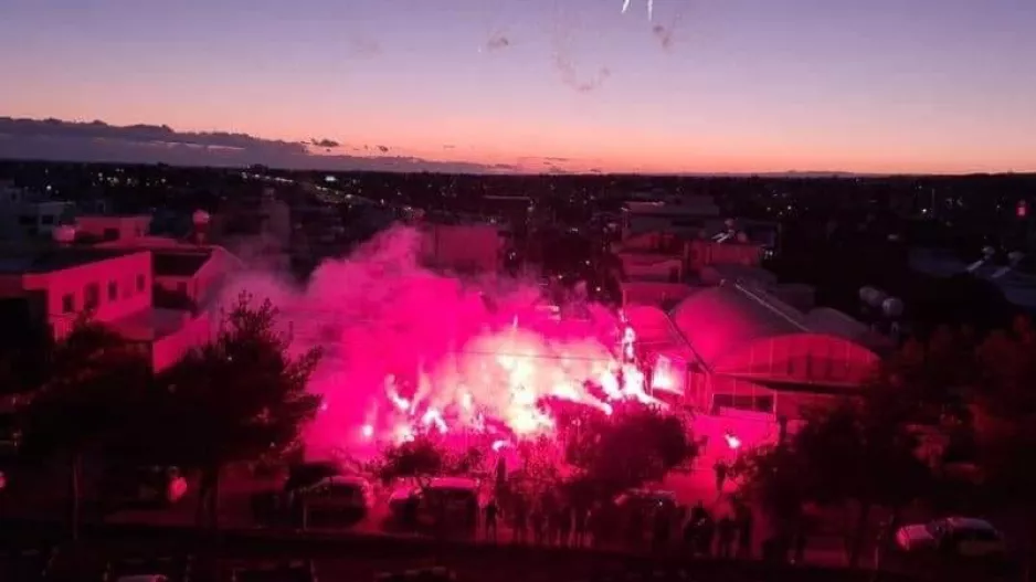 ΘΥΡΑ 1: "Τώρα παίζει μπάλα ο κόσμος!" (Ραντεβού στο Τσίρειο)