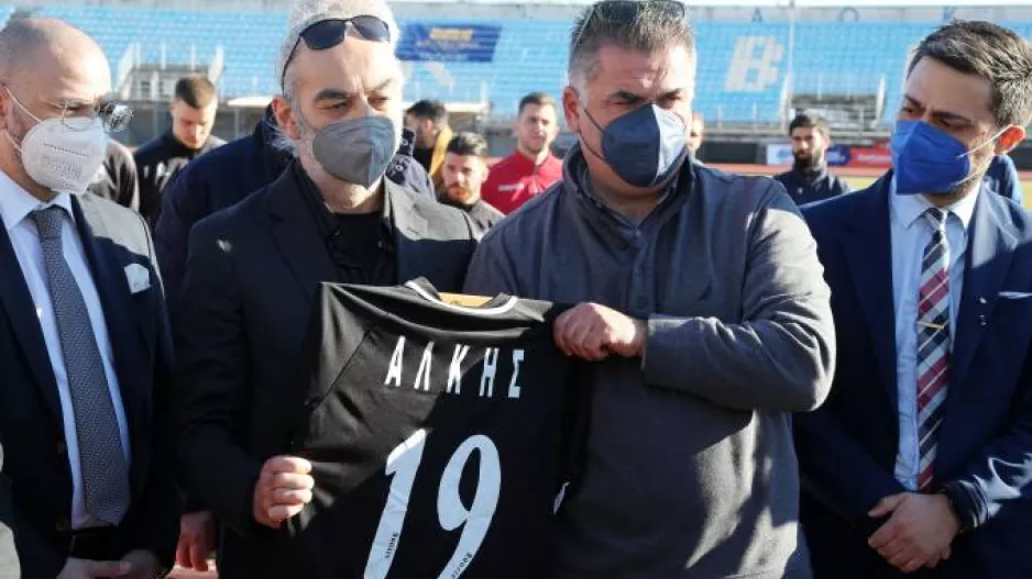 «Να τους δώσω το χέρι να τους πω συλλυπητήρια γιατί δεν είχαν την ευκαιρία να δώσουν το χέρι στον Άλκη»