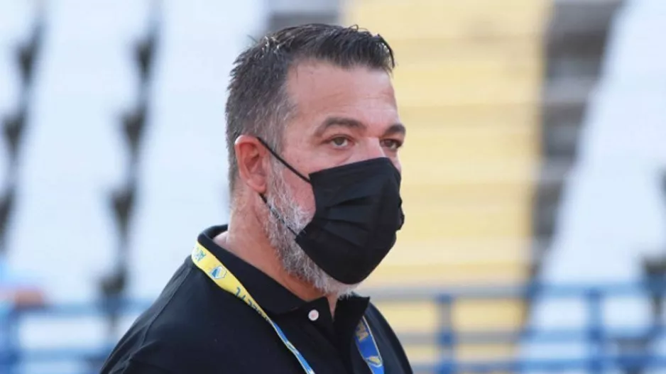 Πετεβίνος/"Κρατά γερά Ράμπο"
