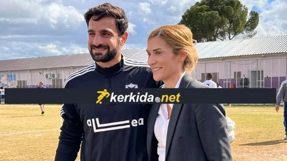 Πόζαρε με την Άννα...