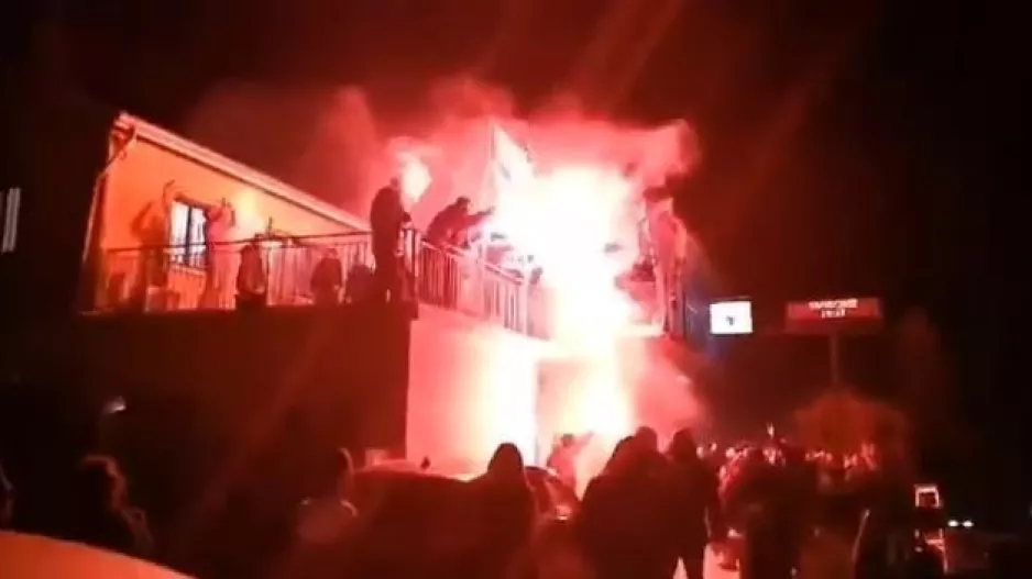 Πανδαιμόνιο στα Καννάβια για τους πρωταθλητές (βίντεο)