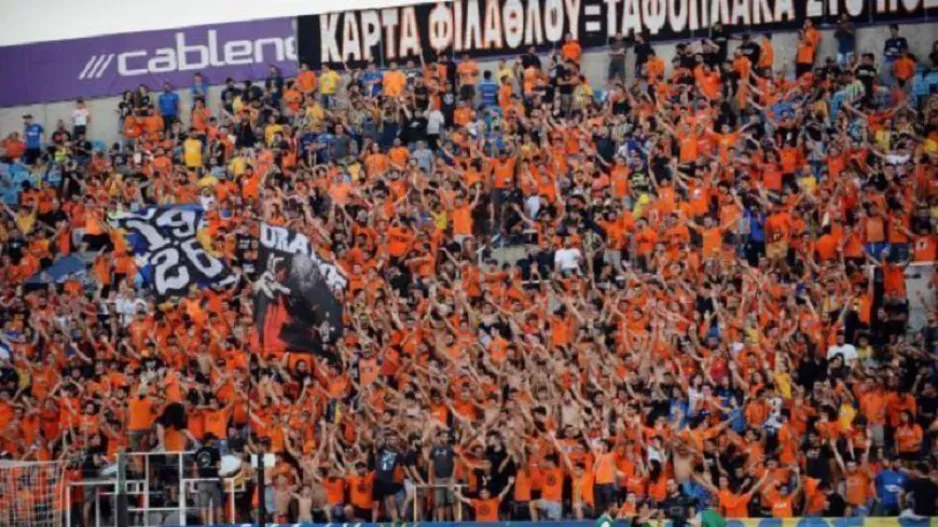 Πορτοκαλί/"Για να εισαι οπαδός πρέπει πρώτα να φοράς παντελόνια και να είσαι ΜΑΓΚΑΣ"