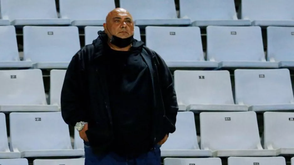 Έξαλλος με την διαιτησία/"Αλλαγή στάσης"