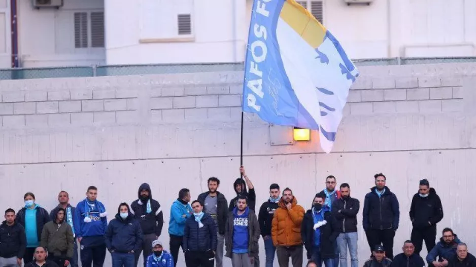 Περιμένουν!