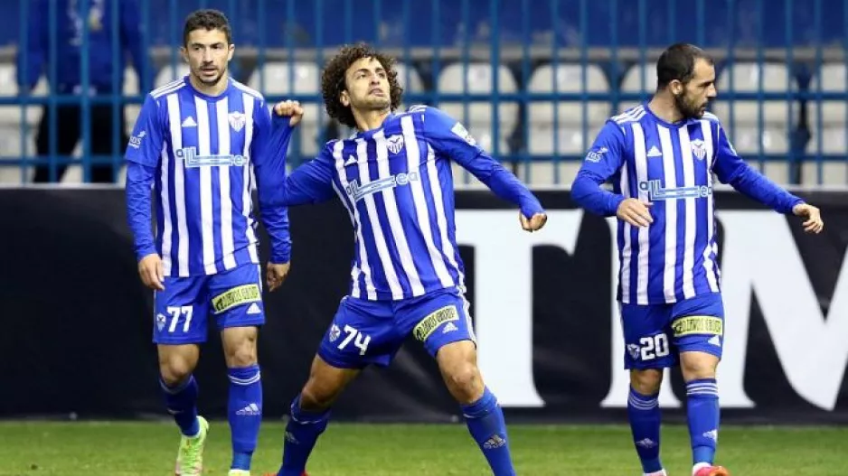 Όμορφη κίνηση από Ουάρντα-Ανόρθωση