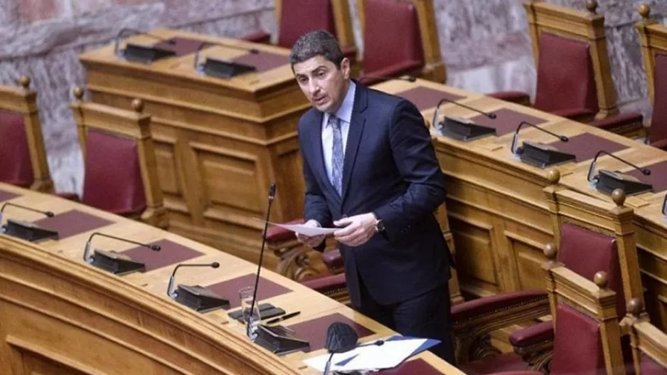 «Αυστηροποιείται το πλαίσιο λειτουργίας των λεσχών φιλάθλων»