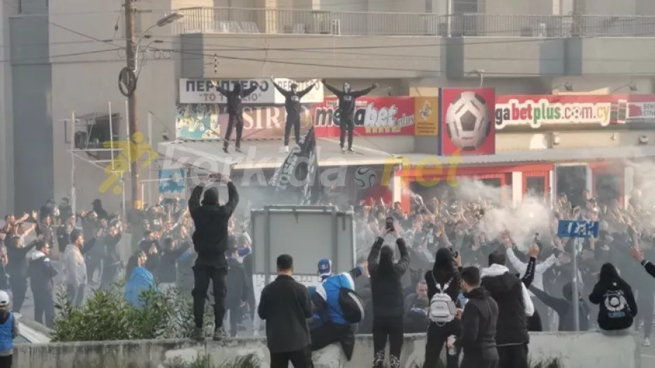 Κοσμοσυρροή έξω από τη Δυτική για την αποστολή του Απόλλωνα! (βίντεο/φώτος)
