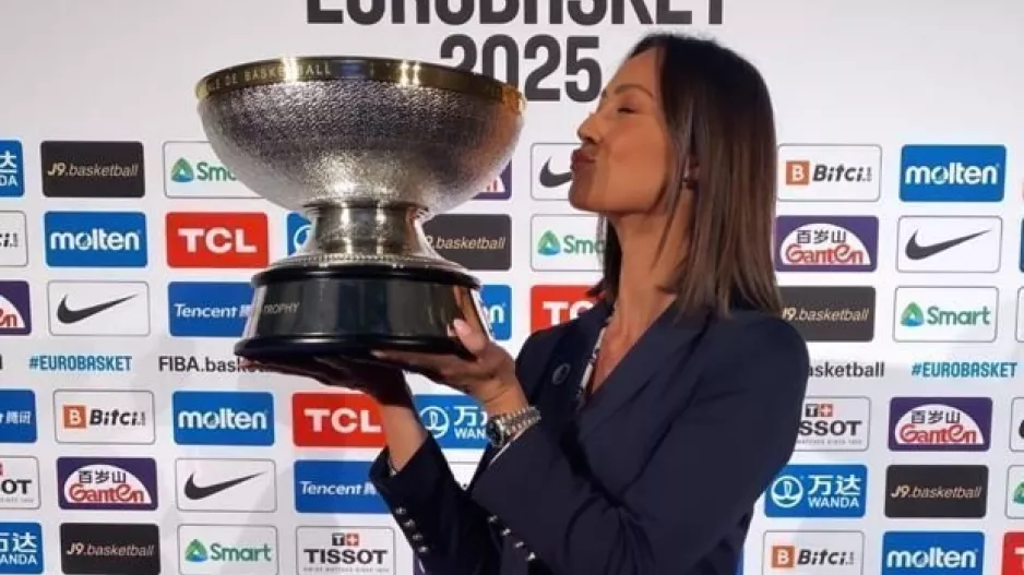 Το σήκωσε η Δώρα!