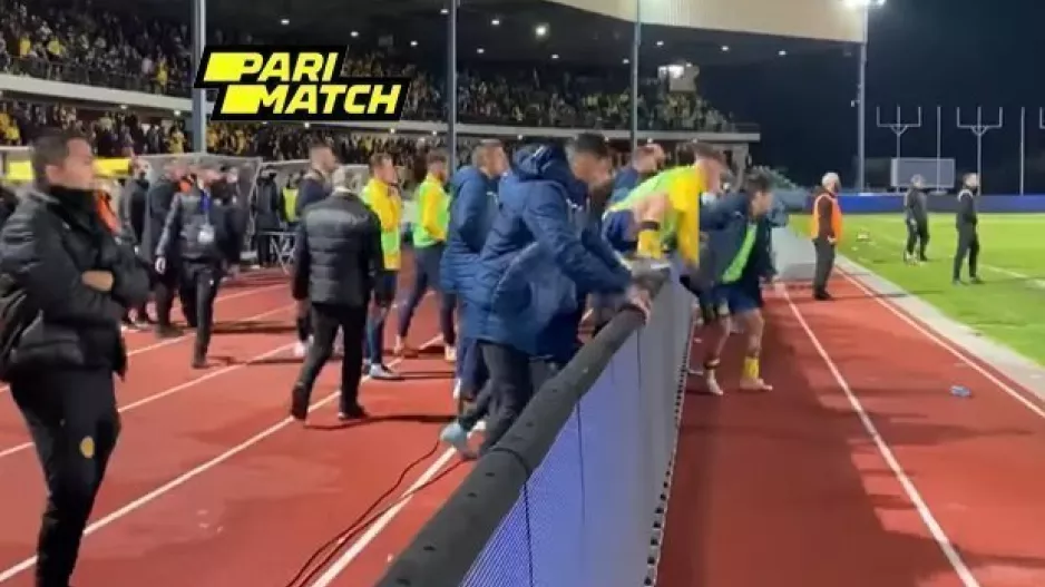 (ΑΕΛ-ΒΙΝΤΕΟ 7 λεπτών) Τα τελευταία δευτερόλεπτα, η "έκρηξη" και το πάρτι με τον κόσμο!