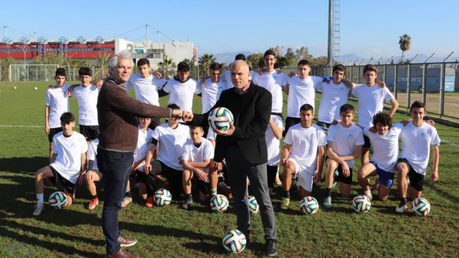 Μπάλες, φανέλες και εισιτήρια από την ΚΟΠ στα Αθλητικά Σχολεία