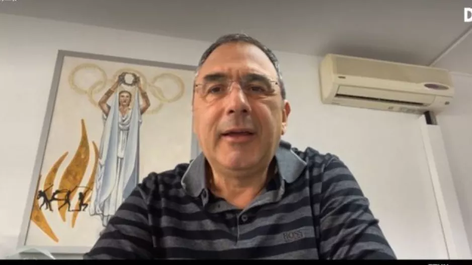 "Να 'αγοράσουμε' ελπίδα για το μέλλον/Πρέπει να αποβάλουμε αυτό το ψυχωτικό..."