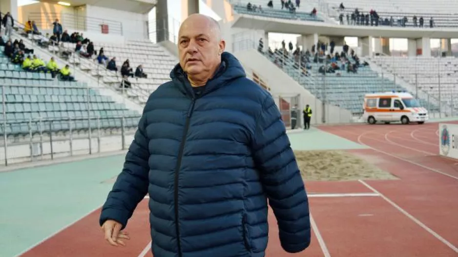 Μπέος: «Παπαπέτρου παράτατα και φύγε»