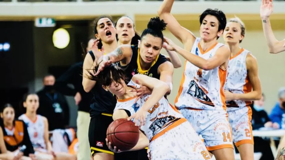 Αγκαλιάζει τίτλο η Αναγέννηση ή ρεφάρει η ΑΕΛ;