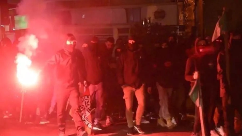 Θύρα 9 - Πορεία κατά του πολέμου (βίντεο)