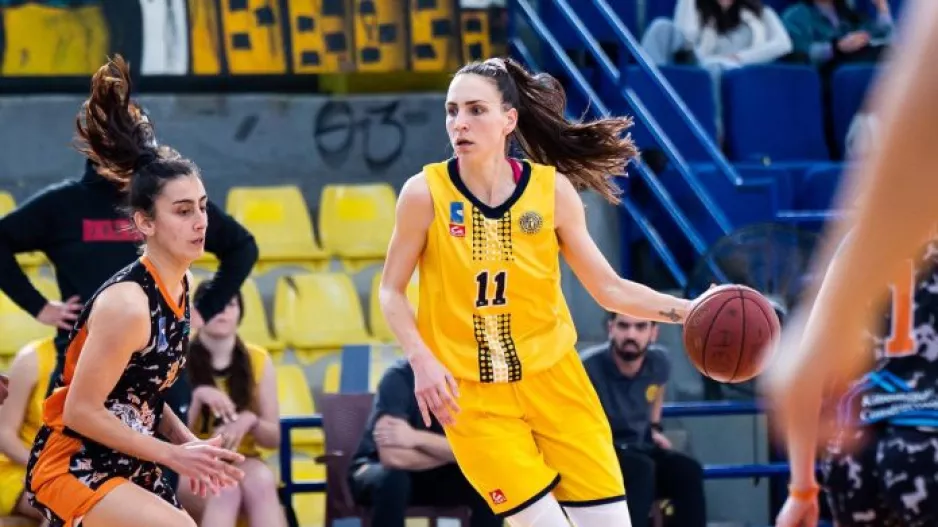 Εφτάψυχη... Βασίλισσα, ΜΥΘΙΚΗ Πέτρα και όλα στα ίσα – Η ΑΕΛ όρθια στην παράταση
