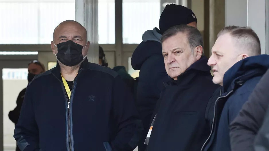 Στ' αποδυτήρια του ΑΠΟΕΛ ο Καραπατάκης για να δώσει συγχαρητήρια