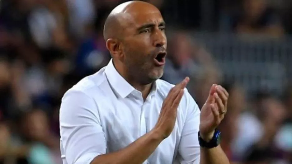 AEK: Σενάριο για Αμπελάρδο