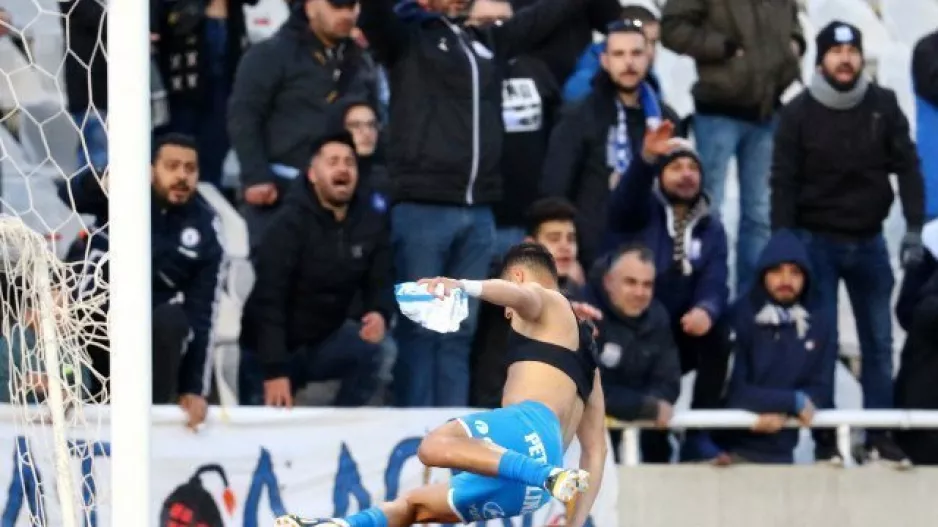 Έριξαν φανέλες/Απόλλων