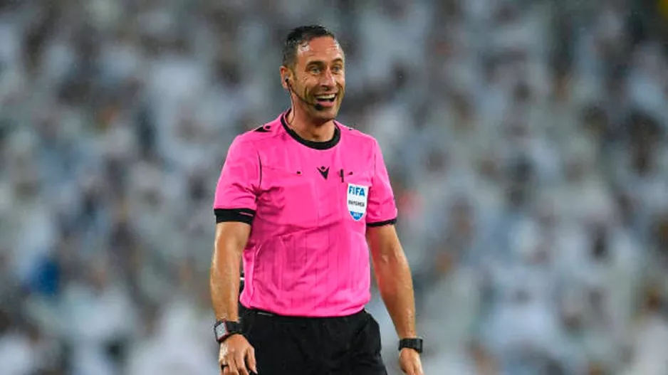 Σφυρίζει... ο Artur Dias