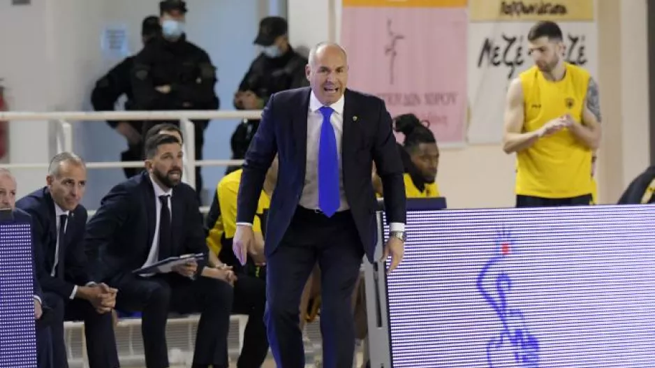 Σεγκούρα: «Ταβάνι μας ο ουρανός - Απίστευτο ότι συνέβαινε στον Ιωνικό»
