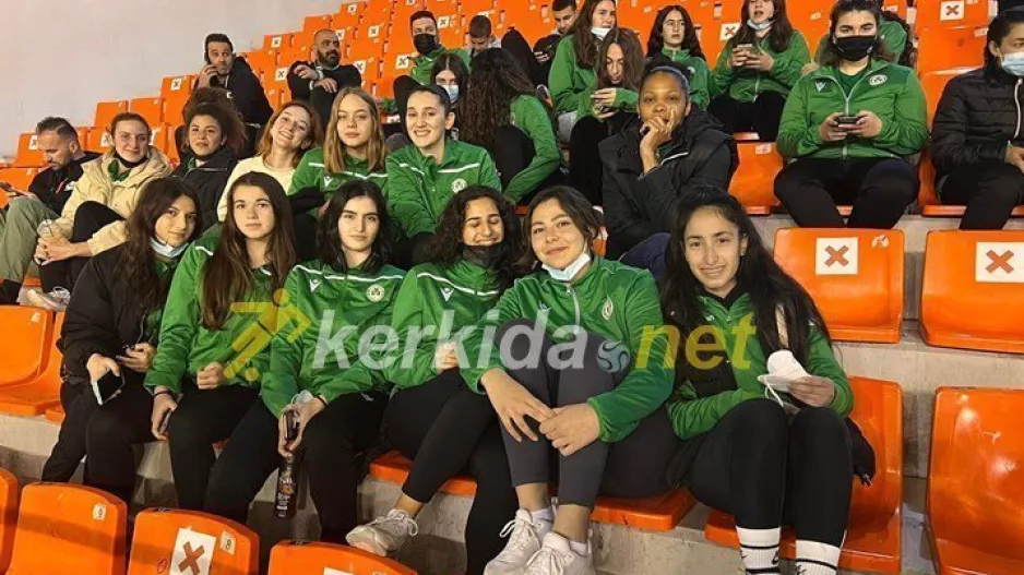 Δίπλα στην Ομόνοια τα... κορίτσια της! (φώτος)