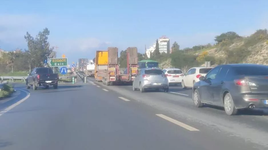 Δύο καραμπόλες με 12 αυτοκίνητα στον αυτοκινητόδρομο