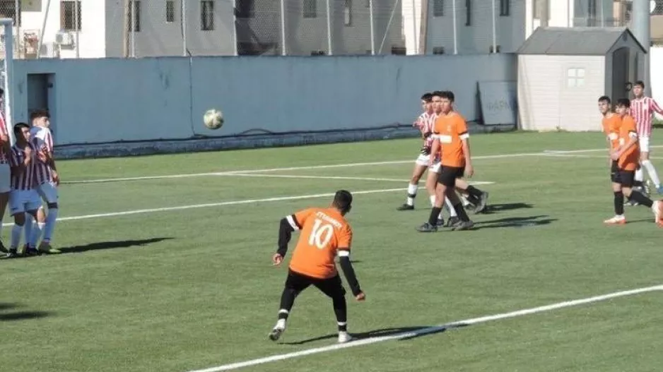 Παγκύπριο Κ15: Πρώτη ήττα για Χαλκάνορα, ισόπαλο το ντέρμπι