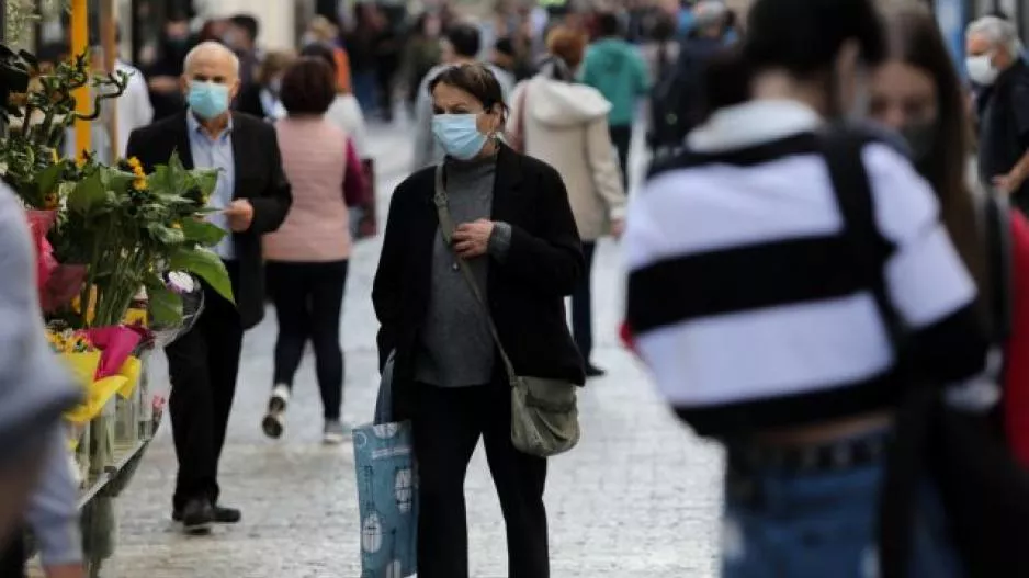Ελλάδα: Τέλος οι μάσκες στους εξωτερικούς χώρους από σήμερα