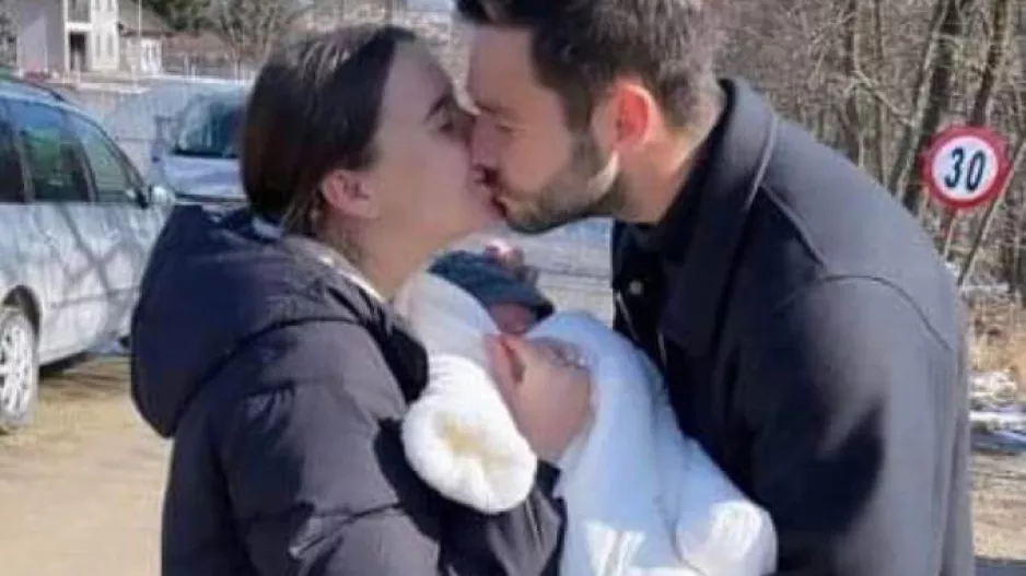 ΟΥΚΡΑΝΙΑ: Ο Σάκοφ συνάντησε την σύζυγο και το νεογέννητο παιδί τους! 