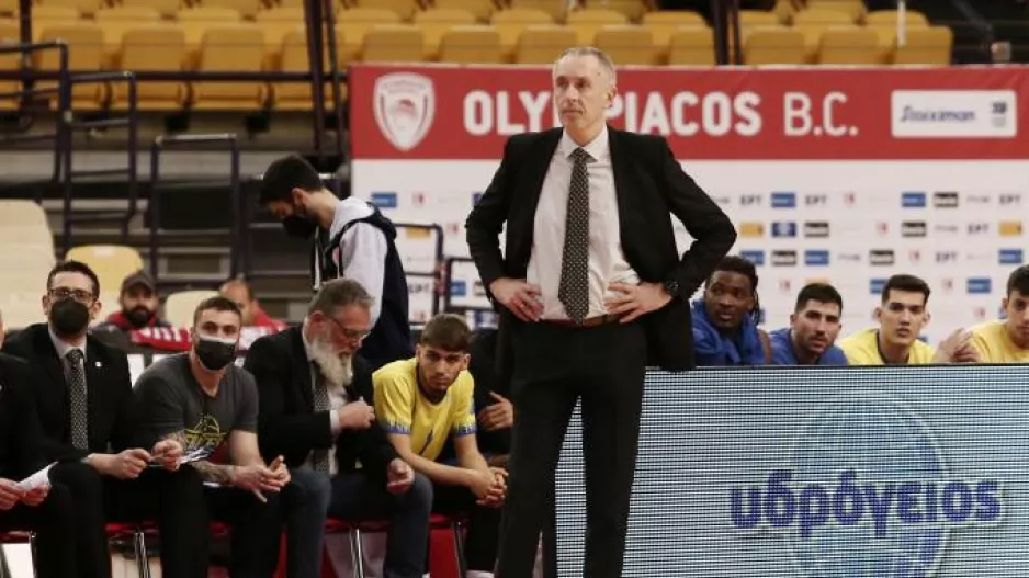 «Στόχος η τετράδα, είμαι χαρούμενος για τα νέα παιδιά»