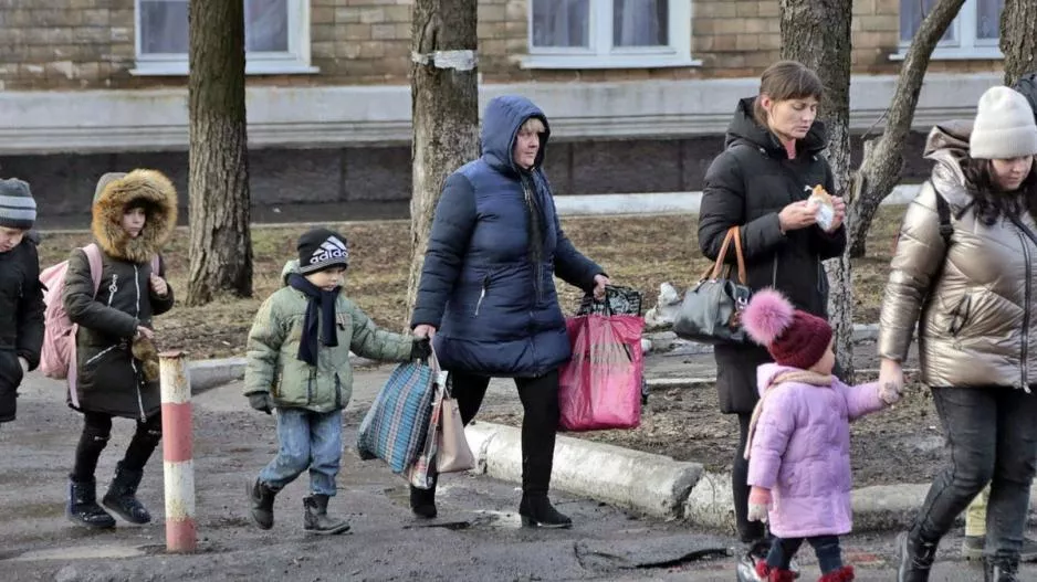 Πάνω από 100.000 άτομα δεν έχουν απομακρυνθεί από τη Μαριούπολη