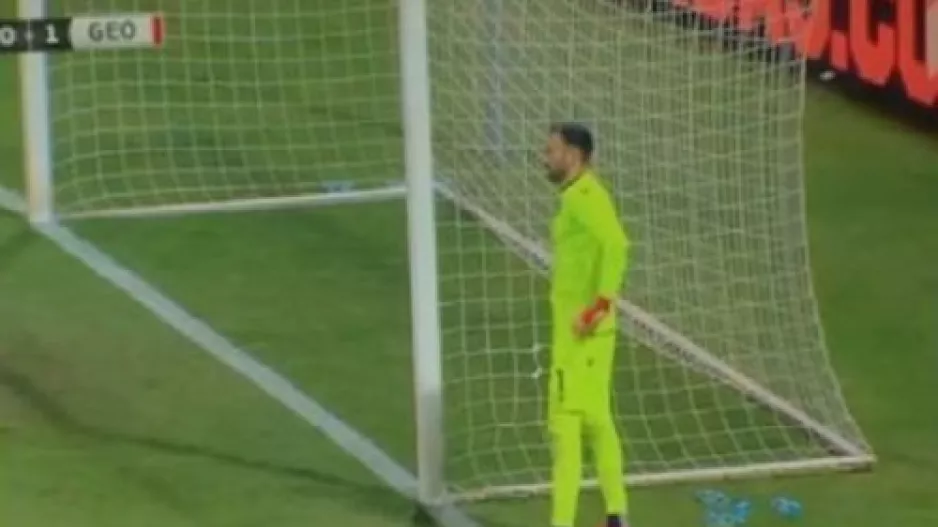 Με μπλούζα για τους πρόσφυγες ο Λόρια - Μήνυμα για Αμμόχωστο (φώτο) 