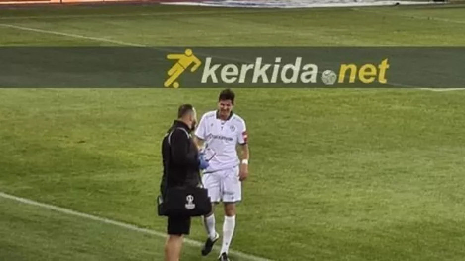 Αναγκαστική ο Γιούστε... και φανέλα στην κερκίδα (φώτο)