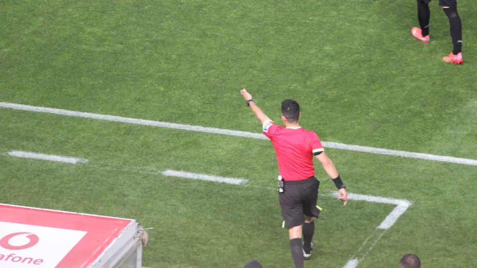 On-field review, πέναλτι και... 2-0!