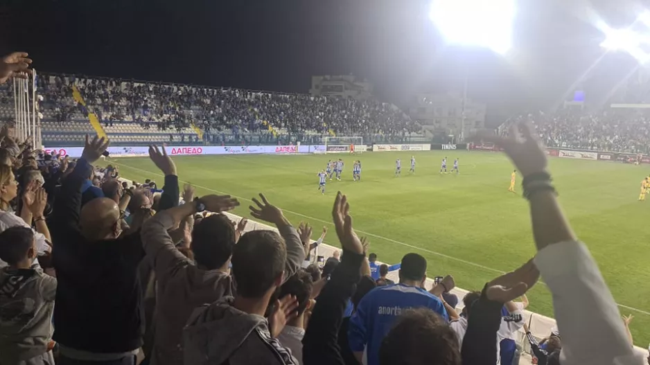 ΒΙΝΤΕΟ/Αποθέωσαν Λάζαρο μετά το 3-0