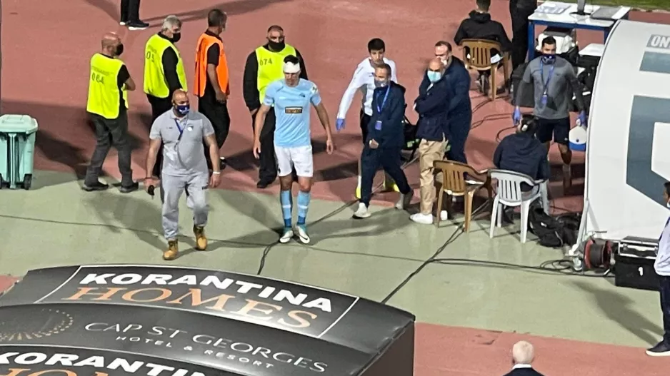 Αποχώρησε με μπανταρισμένο το κεφάλι ο Κβίντα 