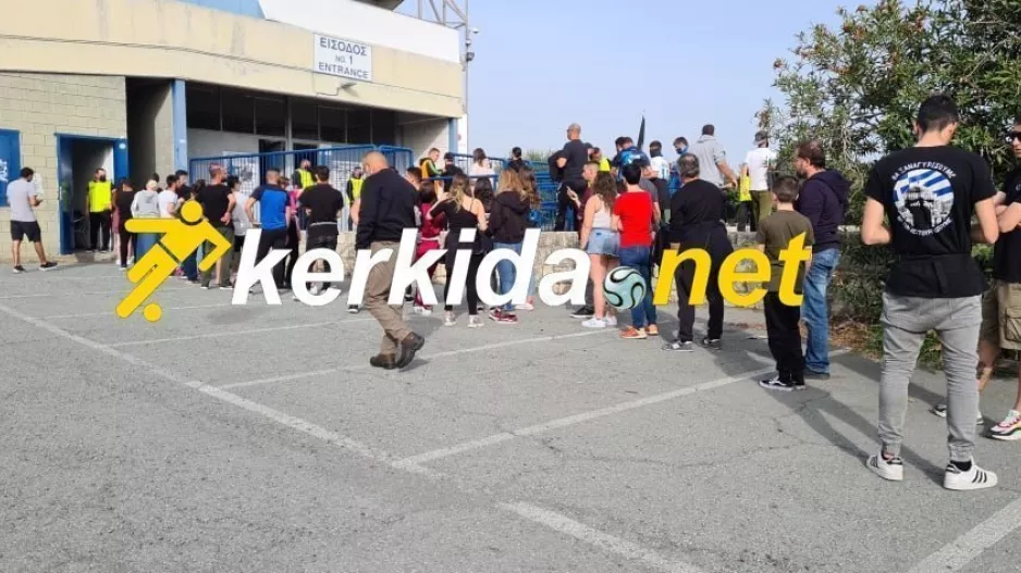 Στην ουρά για κάρτα οι Απολλωνίστες