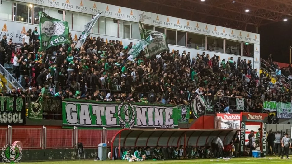 Θύρα 9: "Όπως σε κάθε πόλη και σε κάθε χωριό..."