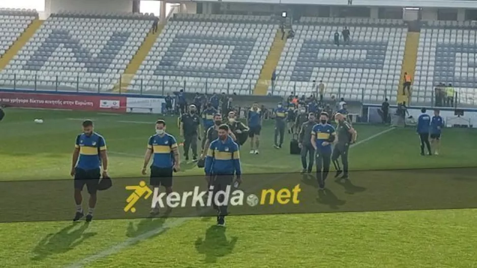 ΦΩΤΟΣ/Στο γήπεδο το ΑΠΟΕΛ