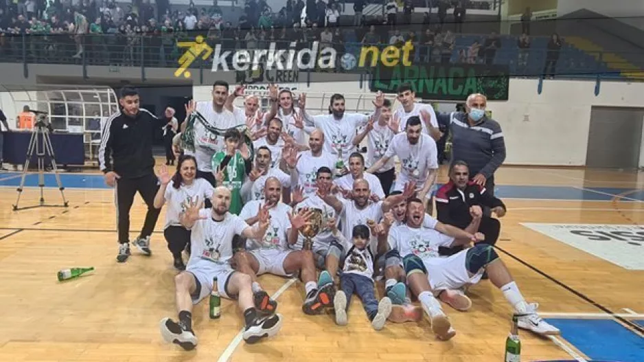 (ΒΙΝΤΕΟ/ΦΩΤΟΣ) Η απονομή στην Ομόνοια και... πάρτι για το treble!